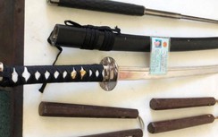 Bạn gái bị sàm sỡ, nhóm thanh niên mang côn, kiếm đi "hỗn chiến"