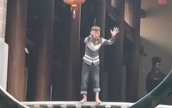 Nghi ngáo đá, nam thanh niên cầm dao phay tự chặt đứt ngón tay mình