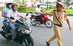 Không vi phạm gì, CSGT có được quyền dừng xe?