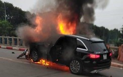 Danh tính nữ tài xế Mercedes cuốn 3 xe máy vào gầm ở Lê Văn Lương