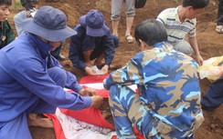 Tìm thấy 4 hài cốt liệt sỹ chưa rõ danh tính kèm di vật tại vườn nhà dân