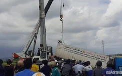 Tai nạn 3 người chết tại Quảng Ngãi: Gấp rút cẩu xe, thông đường