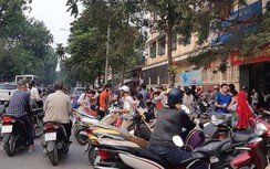 Hà Nội áp dụng nhiều cách, ùn tắc vẫn gia tăng tại cổng trường học