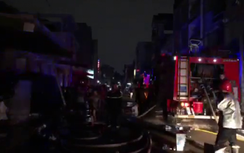 Cháy kho vải ở TP.HCM, nhiều nhà liền kề "vạ lây"