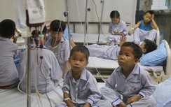 Xót xa hai trẻ mắc tan máu bẩm sinh, bố tàn tật, mẹ bỏ rơi