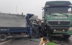 Xe tải lấn làn tông vào xe đầu kéo, phụ xe tử vong