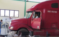 Nhờ tài xế lái xe trên dây chuyền kiểm định, đăng kiểm viên có bị phạt?