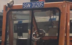 Xe đầu kéo rơi chốt trúng xe buýt chở khách vào nhà ga Tân Sơn Nhất
