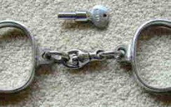 Nhận hối lộ 15 triệu đồng, đại úy công an bị bắt