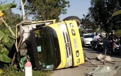 Thái Bình: Innova đấu đầu xe tải, 6 người phải nhập viện