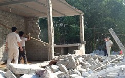 Cận cảnh tháo dỡ các công trình xây trái phép chờ GPMB dự án giao thông