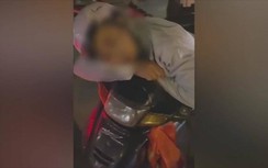 Video: Đâm méo đuôi siêu xe Porsche giữa đường Hà Nội rồi... lăn ra ngủ