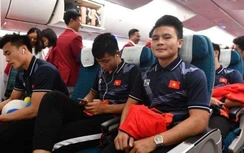 Cận cảnh HLV Park Hang Seo và học trò trên siêu máy bay B787-10 về Nội Bài