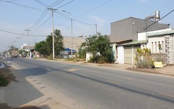 Bị giật điện thoại, 2 cha con ngã ra đường bị xe tông nhập viện