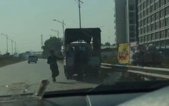 Bác thông tin TTGT Bắc Giang đánh người bán bánh đa trên cao tốc