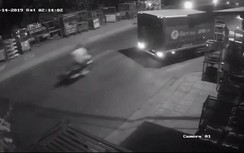 Video: Đối tượng gặp cái kết cực thảm khốc sau khi cướp giật?