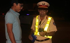 TP.HCM: Bị "sờ gáy", tài xế ma men viện cớ "sợ mất xe" hòng trốn phạt