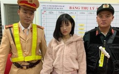 Bắt thiếu nữ xinh đẹp giấu thuốc lắc trong tờ tiền