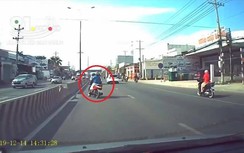 Thót tim với cô gái đi xe máy ngủ gật đánh võng như người say