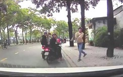 Va chạm giao thông với nhóm thanh niên, tài xế bị ném đá vào đầu xe