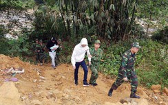 Giải cứu bé 13 ngày tuổi bị 2 người đàn ông Trung Quốc bế đi