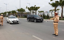 Bị "sờ gáy", xe Fadil tăng ga, vượt đèn đỏ cố tình bỏ chạy