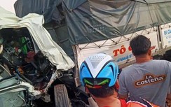Tài xế tử vong sau cú tông cực mạnh vào đuôi xe tải