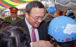 Trao tặng hơn 2.000 mũ bảo hiểm đạt chuẩn cho học sinh Yên Bái