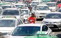 Xe chở khách trên 9 chỗ phải lắp camera giám sát, Grab phải dán phù hiệu