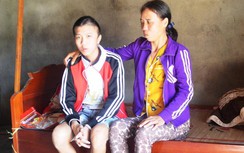 Người mẹ nghèo chờ phép màu để con tỉnh lại!