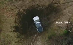 Video: Xe bán tải điện Rivian có khả năng quay vòng tại chỗ như xe tăng