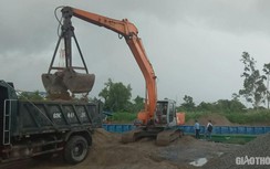 Nhiều phương tiện vẫn “lén lút” vào các bến thủy nội địa hoạt động