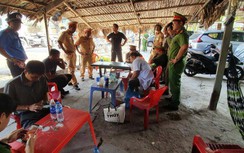 TP.HCM: CSGT kiểm tra 50 tài xế phát hiện 2 người sử dụng ma túy