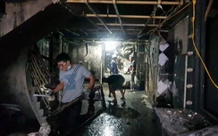 Chồng nhanh trí cứu vợ con thoát khỏi tiệm áo cưới cháy lớn lúc sáng sớm