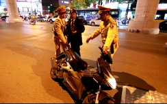 Say xỉn đi xe máy xưng là vụ trưởng: Phạt 7 triệu đồng, tước GPLX 23 tháng