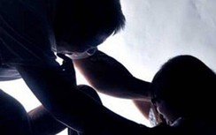 Bắt khẩn cấp thanh niên hiếp dâm bé gái rồi bỏ trốn vào rừng