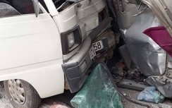Xe container nổ lốp đâm trực diện xe khách, 7 người nhập viện