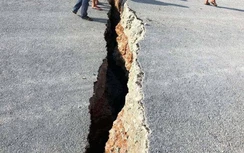 Đường tỉnh 837B ở Đồng Tháp bất ngờ nứt ngang, sụp lún một đoạn hơn 100m