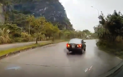 CA Ninh Bình xác minh chủ ô tô lùi trên đường khi thấy CGST đo nồng độ cồn