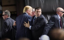 Iran tấn công Mỹ: Tổng thống Trump lập tức họp với các trợ lý an ninh