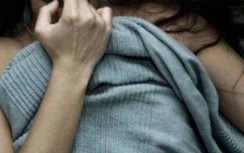 Hiếp dâm cô hàng xóm rồi bỏ trốn, 25 năm vẫn không thoát