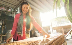 Á hậu Kim Duyên "đụng hàng" với phong cách của Trường Giang