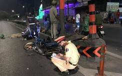 Tông vào dải phân cách, người vợ trẻ tử vong trên đường đi chơi về