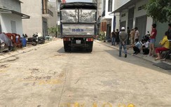 Bất ngờ chạy ra đường, bé trai 15 tháng bị xe tải cán tử vong thương tâm