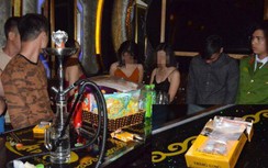 Nghệ An: 3 cô gái cùng nhóm thanh niên sử dụng ma túy trong phòng hát
