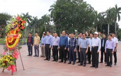 Lãnh đạo Bộ GTVT dâng hương tri ân anh hùng liệt sỹ tại “đất lửa” Quảng Trị