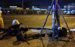 Xe máy tông gãy cột đèn chiếu sáng, nam thanh niên tử vong trong đêm