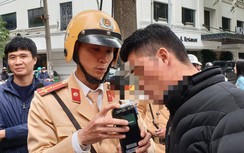 Đón lõng gần quán nhậu, CSGT xử lý 3 tài xế vi phạm nồng độ cồn trong 1 giờ