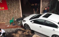 Video: Hiện trường tài xế say rượu, lái ô tô tông người trước quán Karaoke