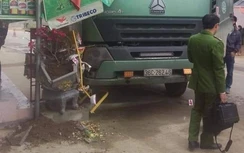 Video: Kinh hoàng cảnh cháu bé bị xe ben đâm tử vong vì chạy sang đường